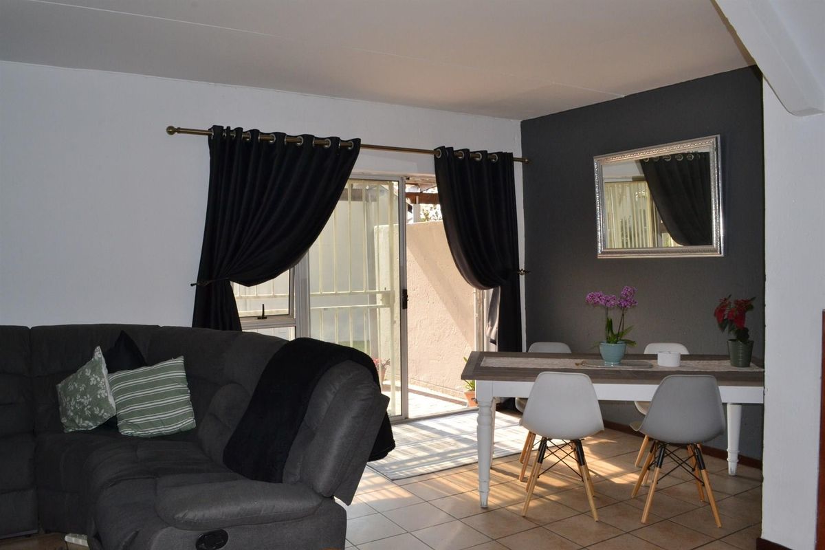 Stunning 2 Bedroom 2 Bathroom Duplex Townhouse in Aloe Place to Rent - Photo 3