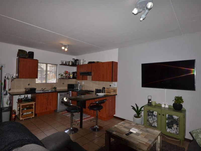Stunning 2 Bedroom 2 Bathroom Duplex Townhouse in Aloe Place to Rent - Photo 5