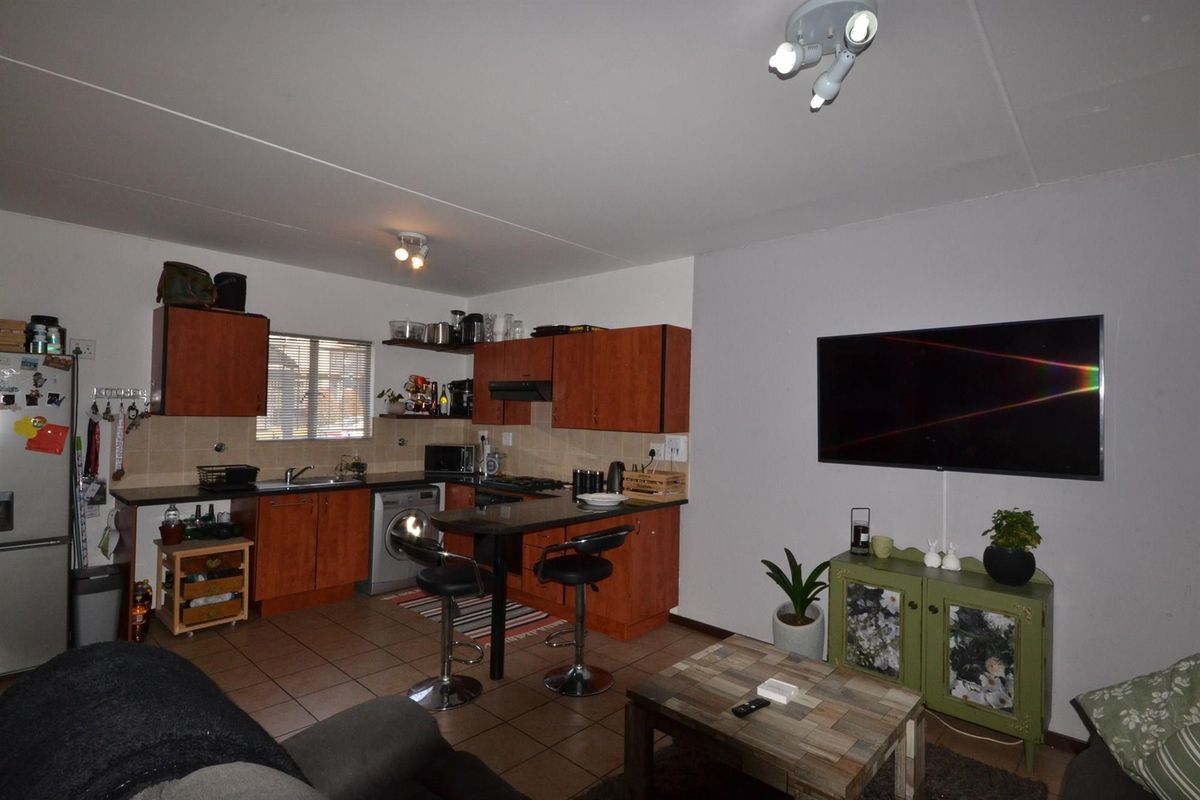 Stunning 2 Bedroom 2 Bathroom Duplex Townhouse in Aloe Place to Rent - Photo 5