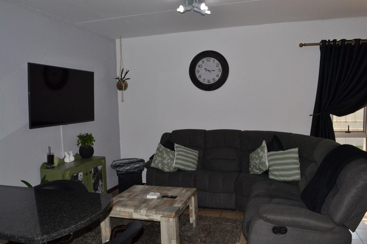 Stunning 2 Bedroom 2 Bathroom Duplex Townhouse in Aloe Place to Rent - Photo 4