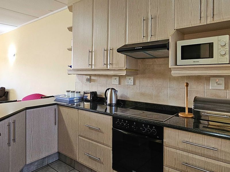 2 Bedroom Beachfront Bliss, Stunning Sea Views - Photo 10
