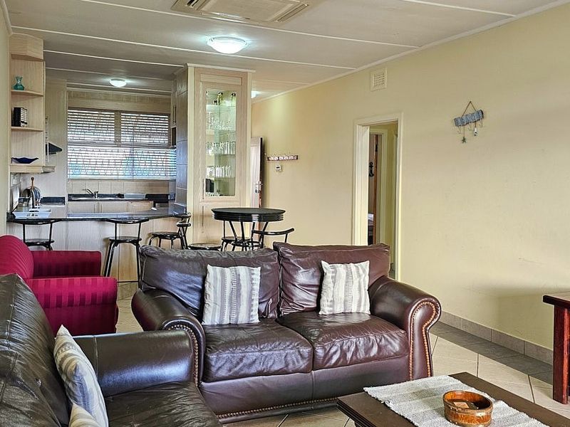 2 Bedroom Beachfront Bliss, Stunning Sea Views - Photo 6