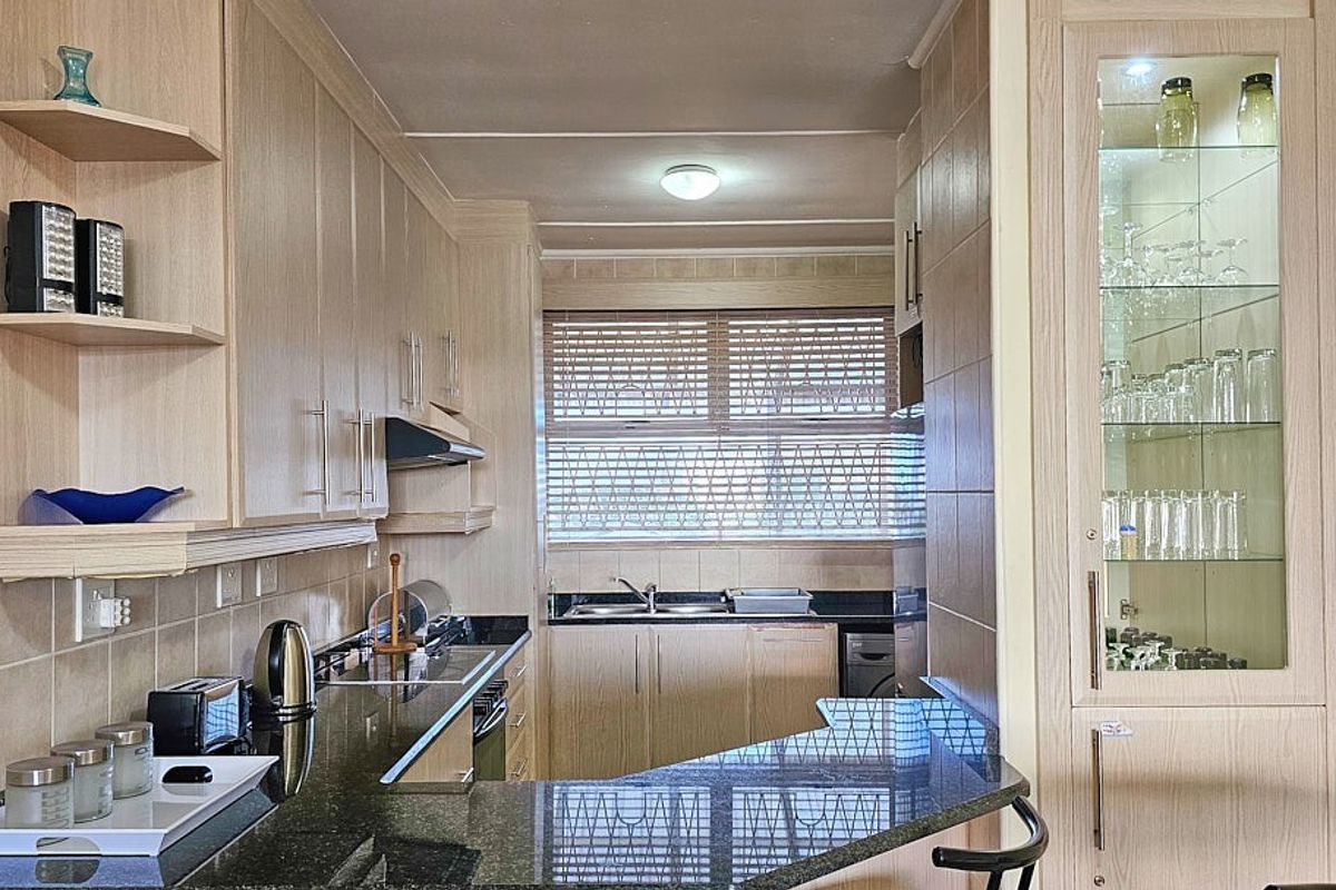 2 Bedroom Beachfront Bliss, Stunning Sea Views - Photo 3