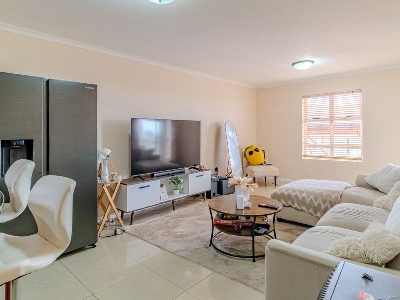 Spacious 2 Bedroom Apartment To Rent in Century City - Photo 5