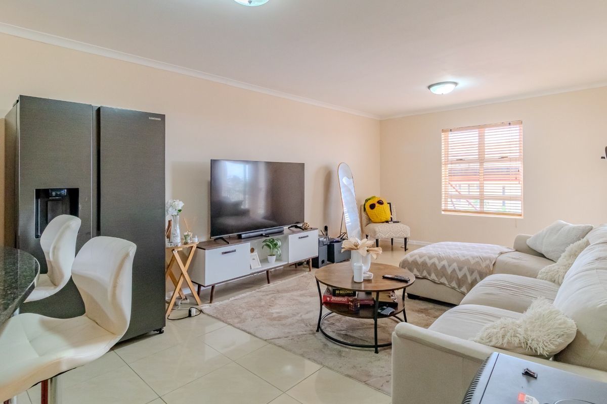 Spacious 2 Bedroom Apartment To Rent in Century City - Photo 5