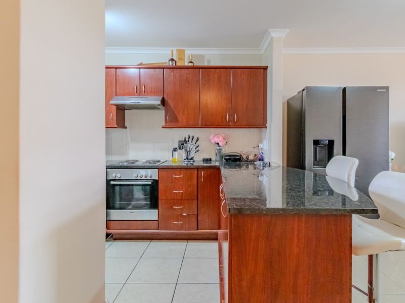 Spacious 2 Bedroom Apartment To Rent in Century City - Photo 2
