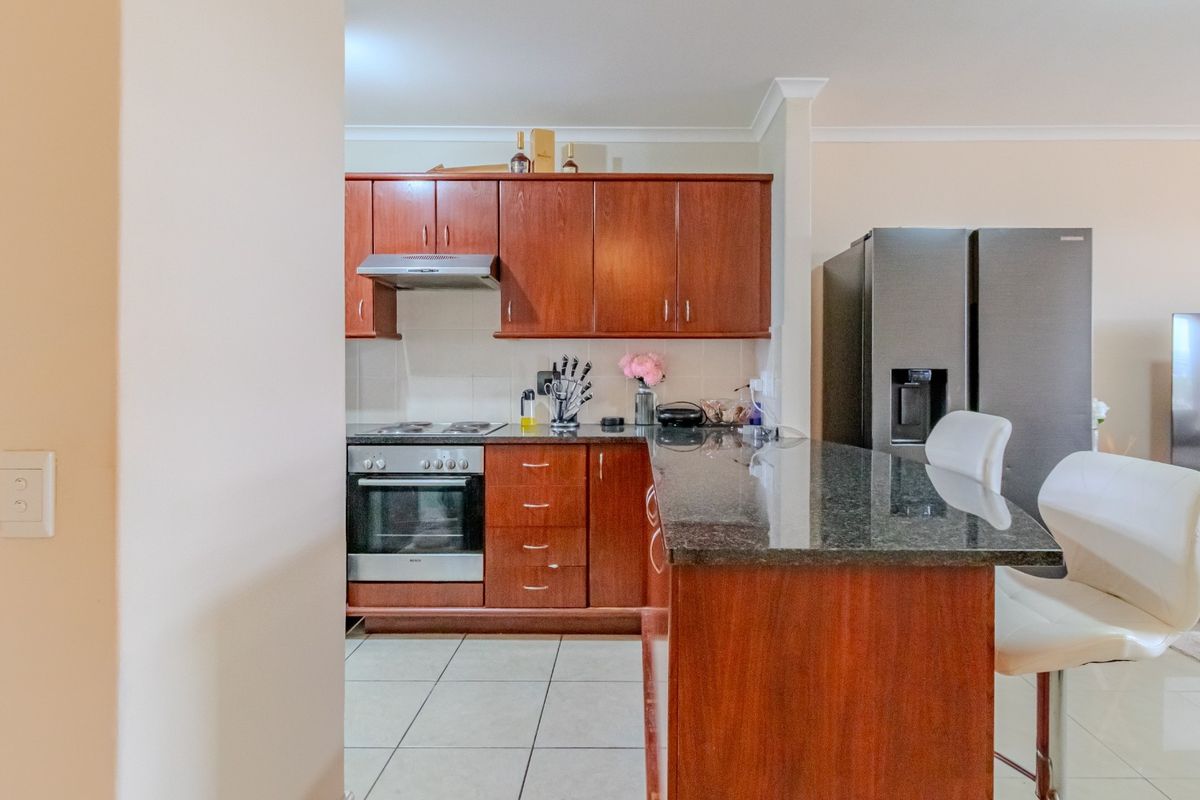 Spacious 2 Bedroom Apartment To Rent in Century City - Photo 2