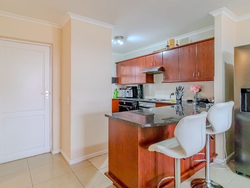Spacious 2 Bedroom Apartment To Rent in Century City - Photo 3