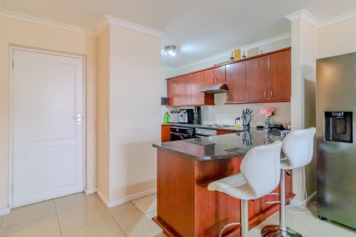 Spacious 2 Bedroom Apartment To Rent in Century City - Photo 3
