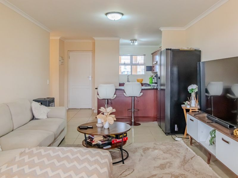 Spacious 2 Bedroom Apartment To Rent in Century City - Photo 4