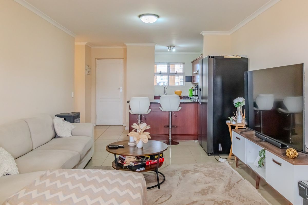 Spacious 2 Bedroom Apartment To Rent in Century City - Photo 4