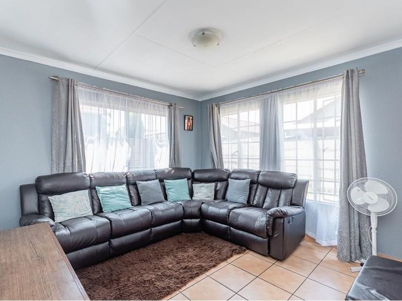 Exclusive 3-Bedroom Cluster Home in Secure Estate | Ideal for Professionals - Photo 7