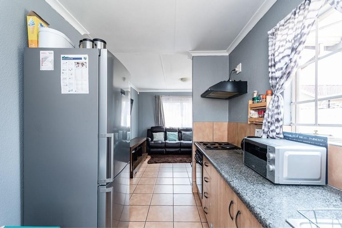 Exclusive 3-Bedroom Cluster Home in Secure Estate | Ideal for Professionals - Photo 4