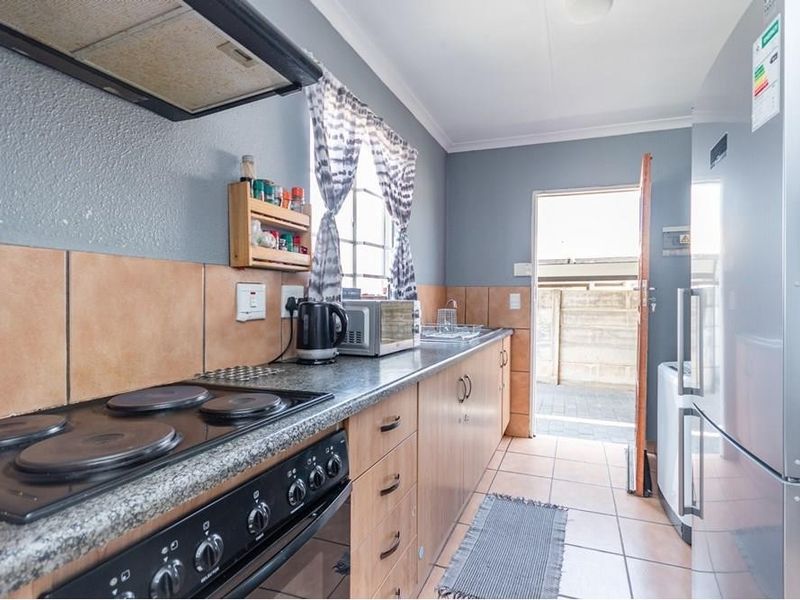 Exclusive 3-Bedroom Cluster Home in Secure Estate | Ideal for Professionals - Photo 5