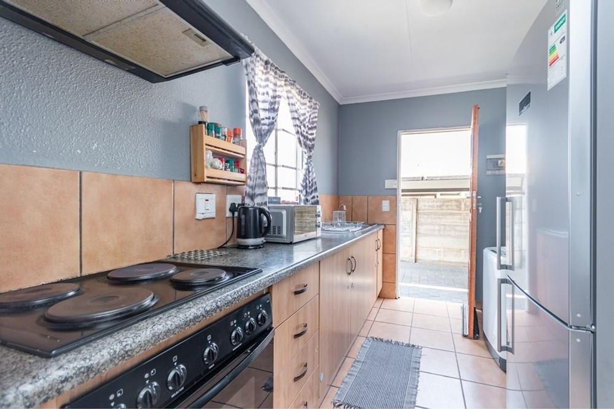 Exclusive 3-Bedroom Cluster Home in Secure Estate | Ideal for Professionals - Photo 5