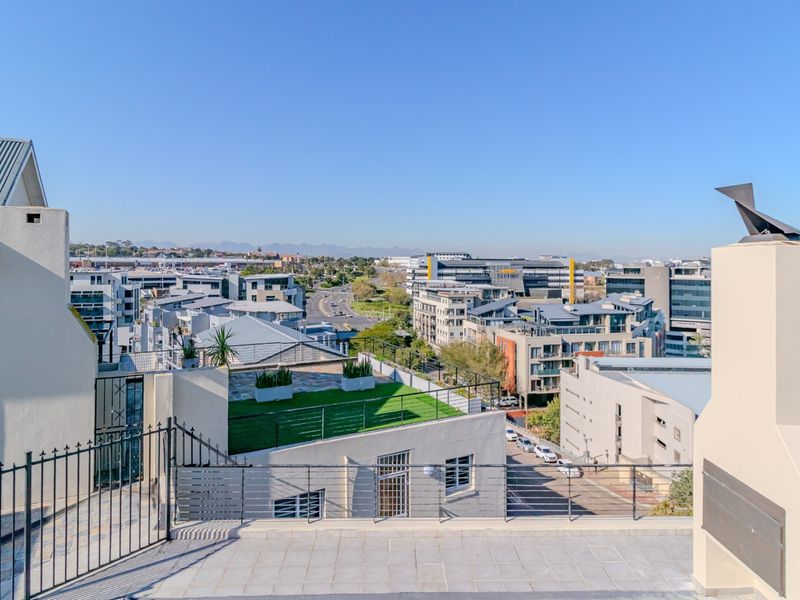 Luxury Waterfront Living - Spacious 3 Bedroom Apartment with Study in Prestigious Tyger Waterfront - Photo 2