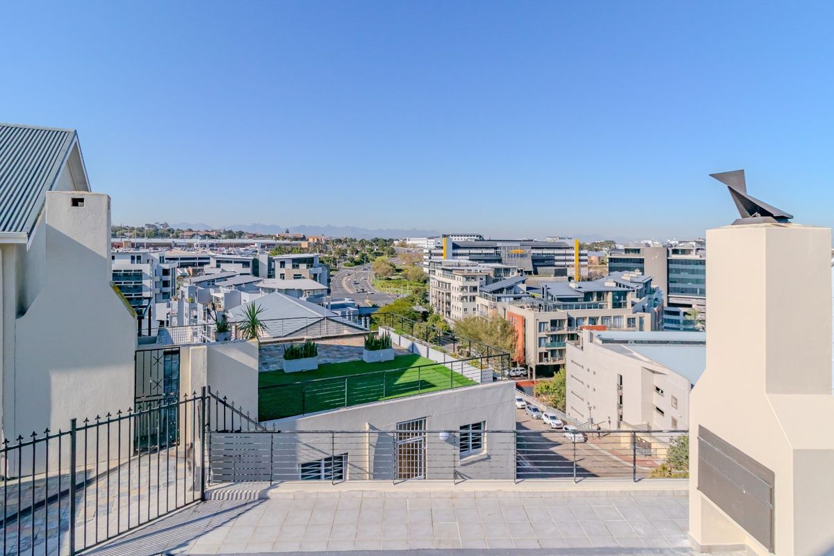 Luxury Waterfront Living - Spacious 3 Bedroom Apartment with Study in Prestigious Tyger Waterfront - Photo 2