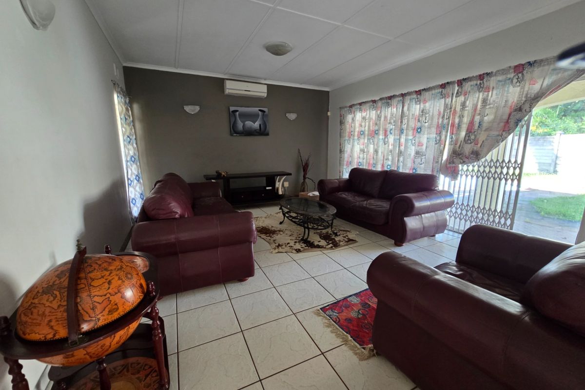 Loads of possibilities in this Meerensee home - Photo 3