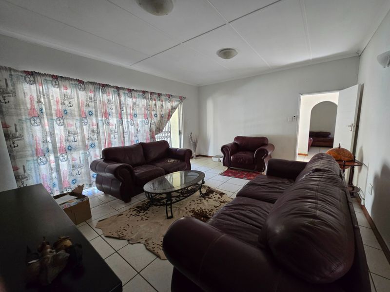 Loads of possibilities in this Meerensee home - Photo 4