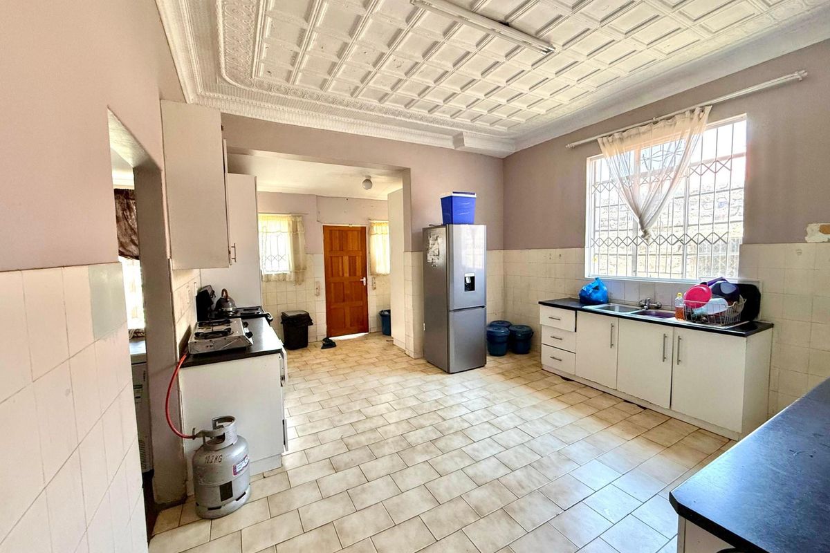 House For Sale in Turffontein Johannesburg Gauteng - Photo 4