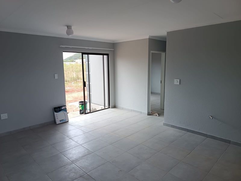 2 Bedroom House To Rent in Klerksoord, Akasia - Photo 9