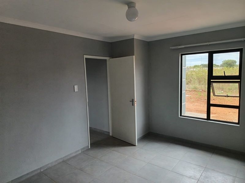 2 Bedroom House To Rent in Klerksoord, Akasia - Photo 10