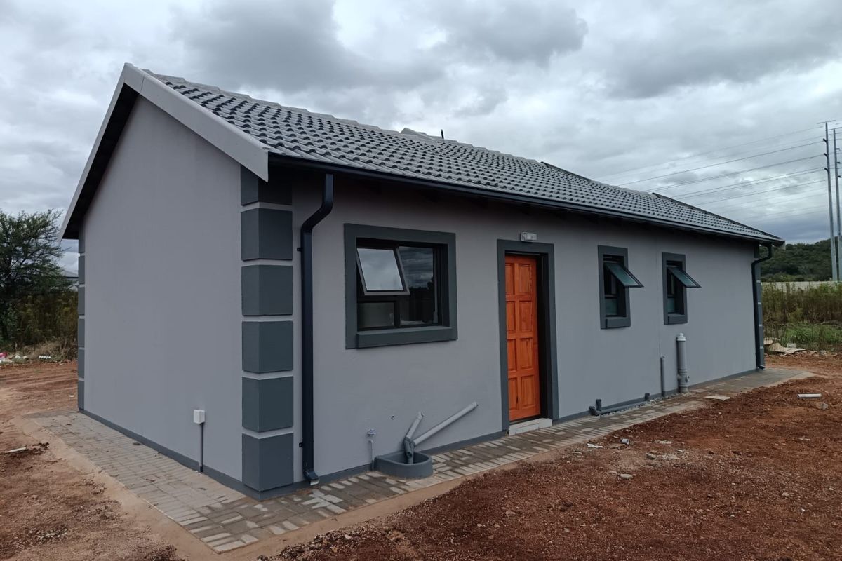 2 Bedroom House To Rent in Klerksoord, Akasia - Photo 5