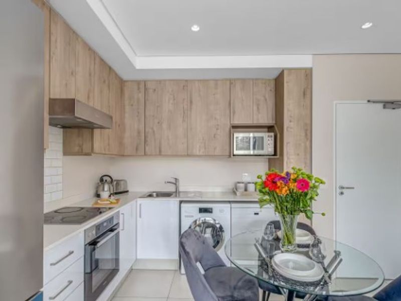 Apartment To Rent in Sandton City, Sandton - Photo 4