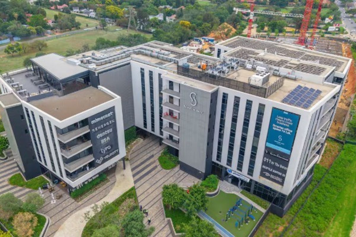 Apartment To Rent in Sandton City, Sandton - Photo 3