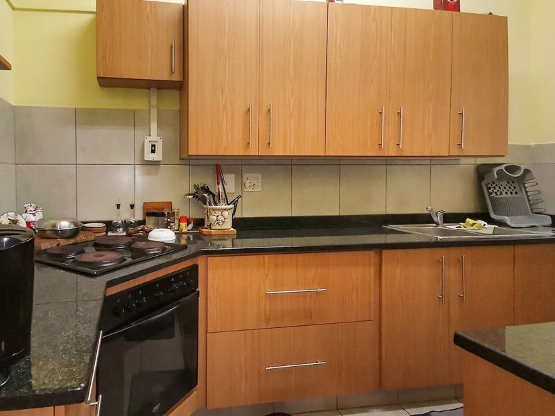 Apartment For Sale in Glenwood Durban KwaZulu Natal - Photo 2