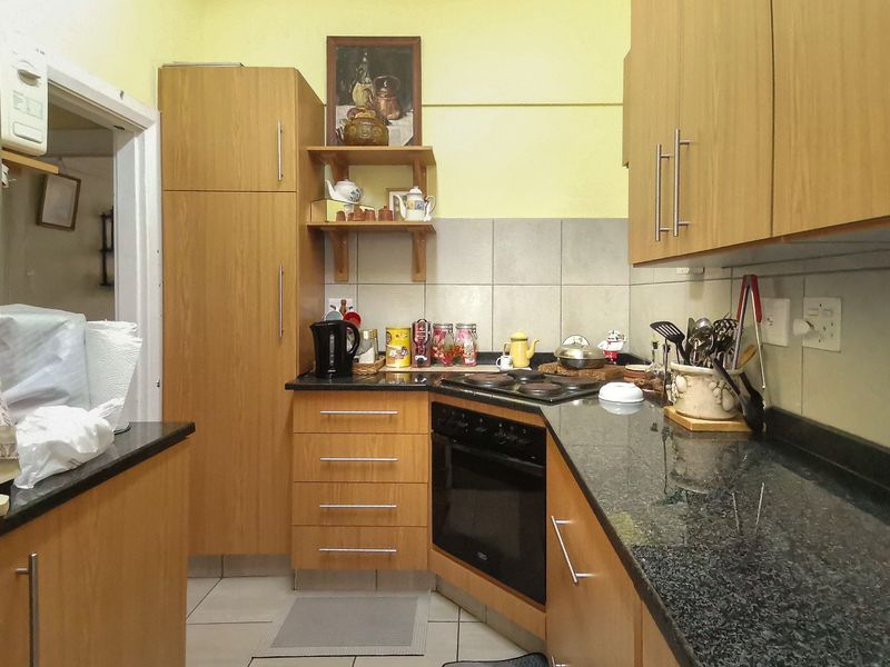 Apartment For Sale in Glenwood Durban KwaZulu Natal - Photo 6