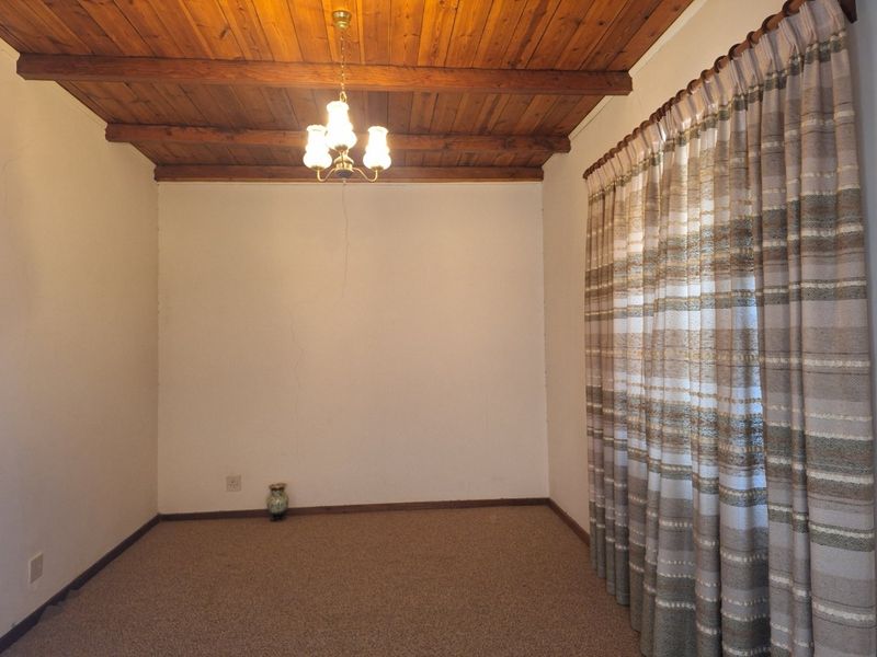 House For Sale in Laingsburg - Photo 9