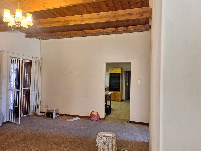 House For Sale in Laingsburg - Photo 10
