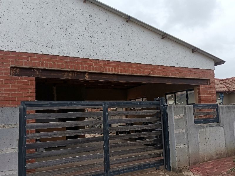 House For Sale in Nellmapius, Pretoria - Photo 5