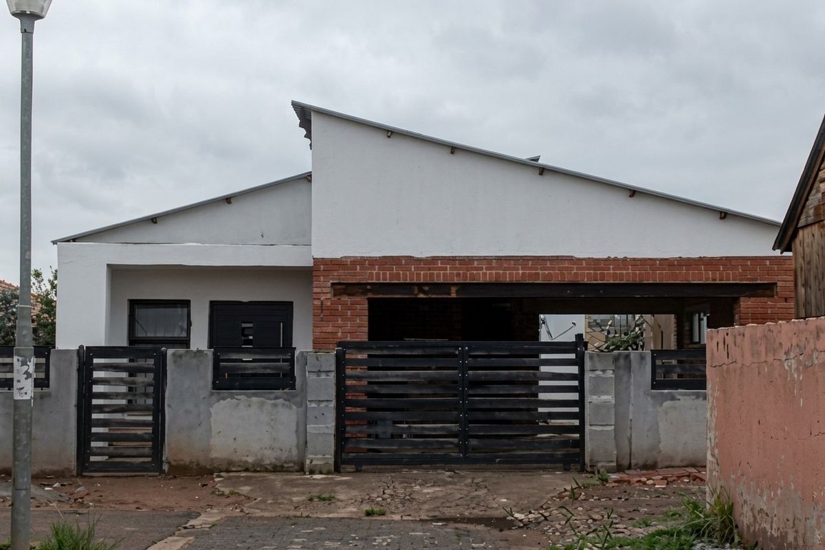 House For Sale in Nellmapius, Pretoria - Photo 2
