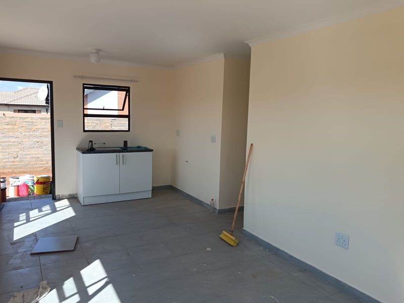 Brand New development houses available for Sale !!! Any size you want !!! - Photo 6