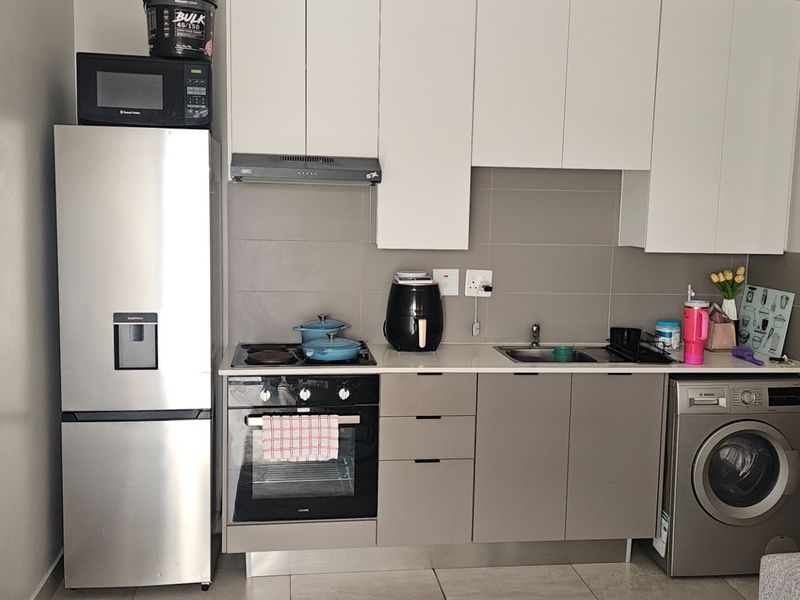 ONE BEDROOM APARTMENT WITH GOOD TENANT - GOOD RENTAL INCOME!! - Photo 2