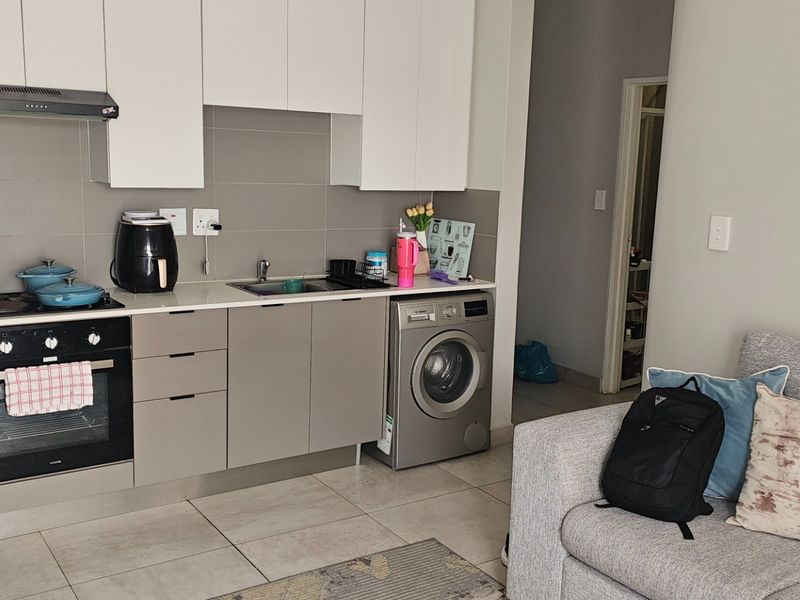 ONE BEDROOM APARTMENT WITH GOOD TENANT - GOOD RENTAL INCOME!! - Photo 3