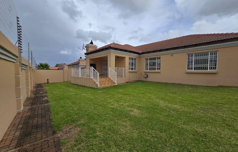 Stylish Family Living with Extra Space, Pet-Friendly Garden and Built-In Braai
