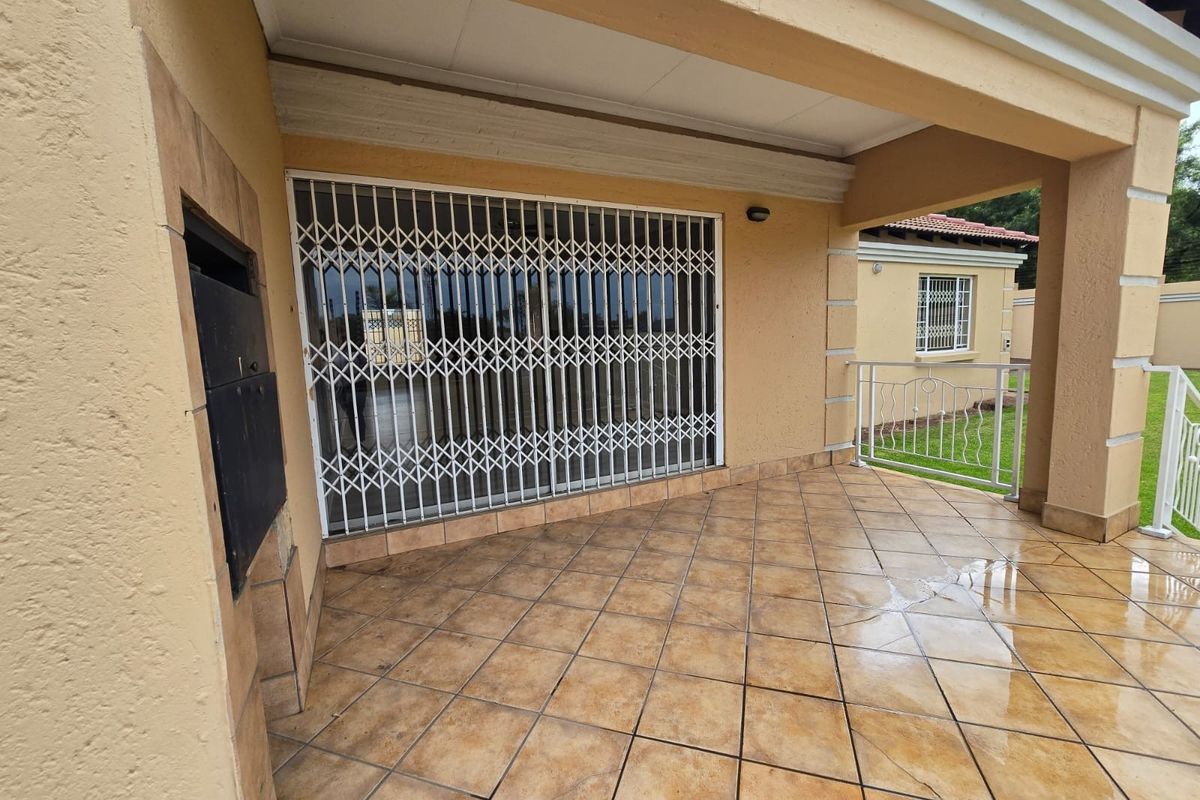 Stylish Family Living with Extra Space, Pet-Friendly Garden and Built-In Braai - Photo 4