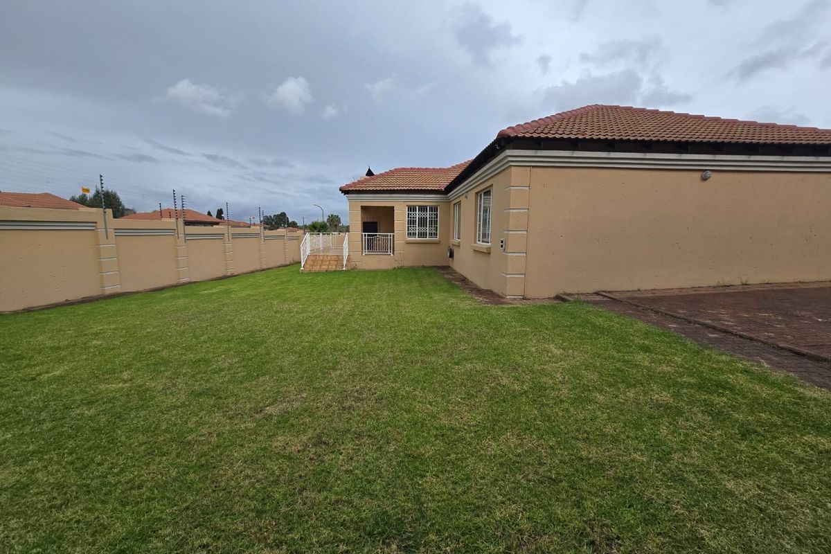 Stylish Family Living with Extra Space, Pet-Friendly Garden and Built-In Braai - Photo 5