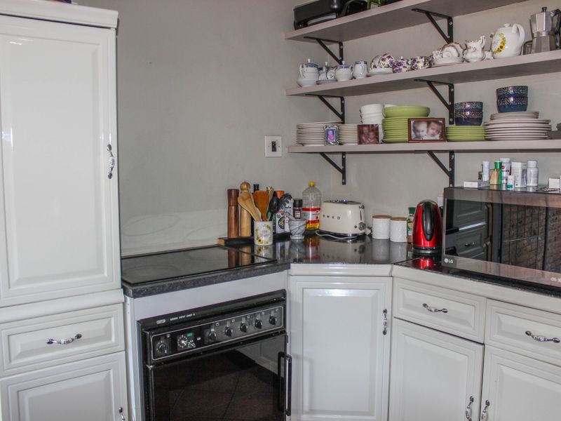 Comfortable Townhouse Rental in a Secure Complex - Photo 9