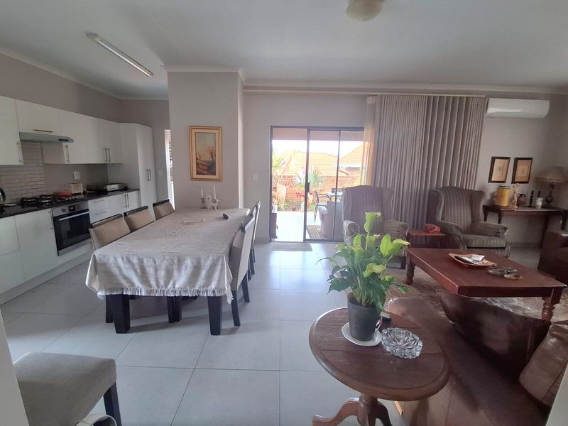 Immaculate 3-bedroom home in the Heart of Bateleur Estate, Nelspruit - Photo 4