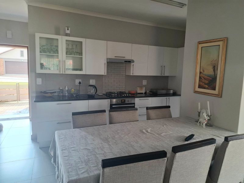 Immaculate 3-bedroom home in the Heart of Bateleur Estate, Nelspruit - Photo 10