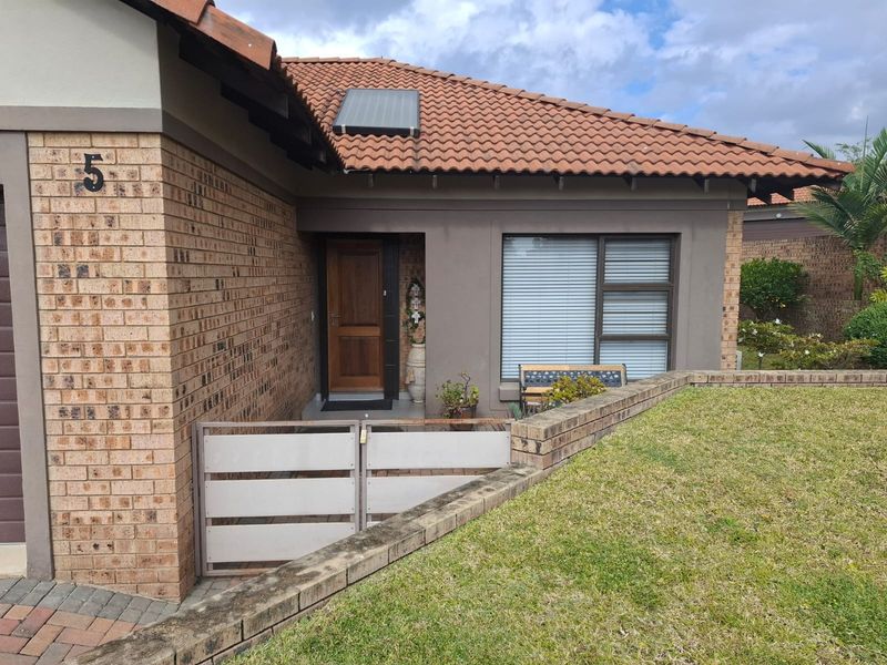 Immaculate 3-bedroom home in the Heart of Bateleur Estate, Nelspruit - Photo 2