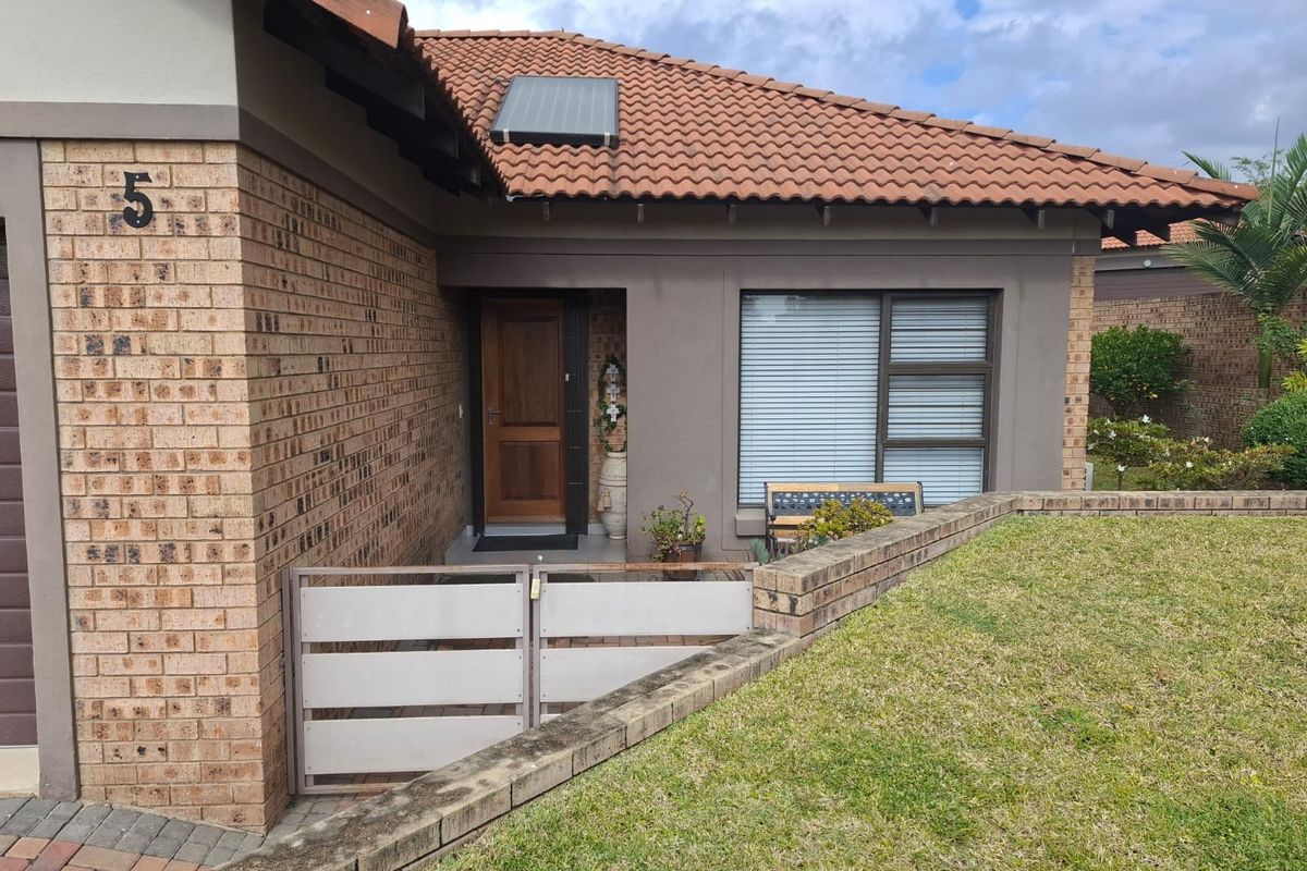 Immaculate 3-bedroom home in the Heart of Bateleur Estate, Nelspruit - Photo 2