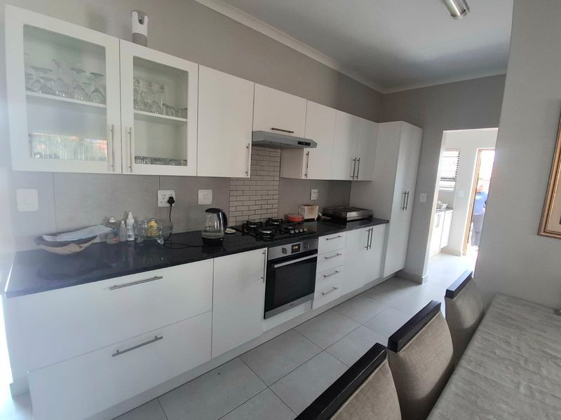 Immaculate 3-bedroom home in the Heart of Bateleur Estate, Nelspruit - Photo 9