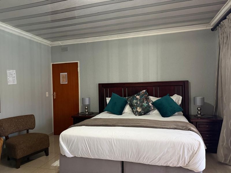 Fully furnished Cottage To Rent in Noordwyk, Midrand - Photo 9