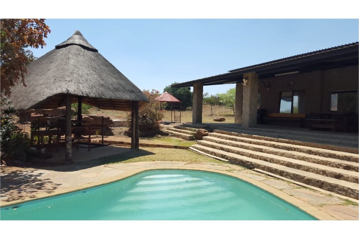 5 Bedroom House Plus Rondavel on lovely 23 Ha Farm - Photo 3