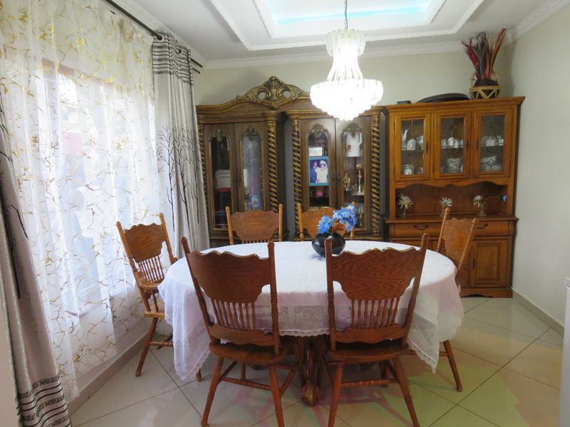 Beautiful 4-Bedroom House For Sale in Grantham Park, Empangeni, KwaZulu Natal - Photo 9